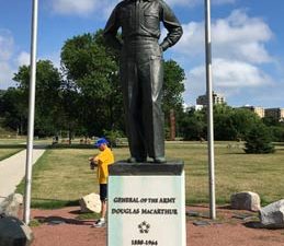 General MacArthur statue